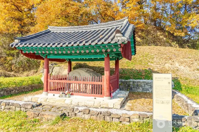 영주 신암리 마애여래삼존상 · 관광지