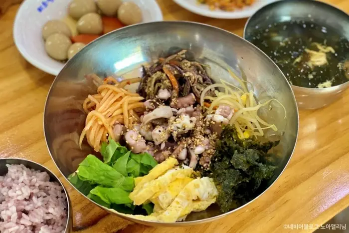 고향식당 · 음식점