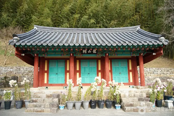 용산서원(동해) · 관광지
