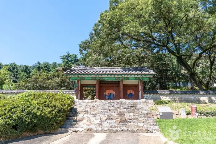 진위향교 · 관광지