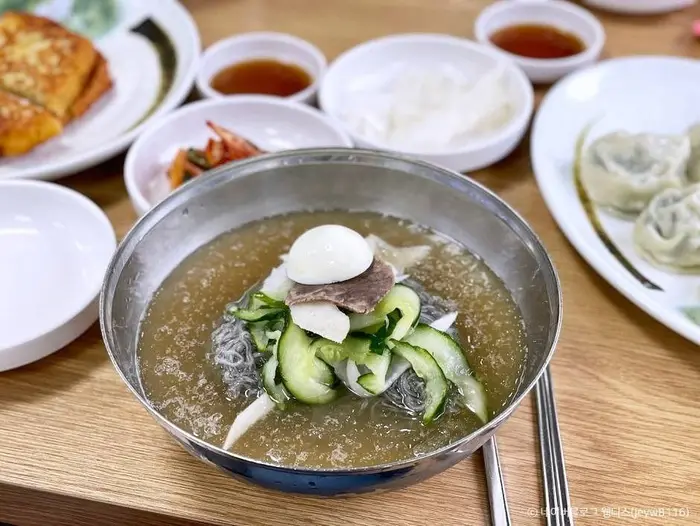 청송본관함흥냉면 · 음식점