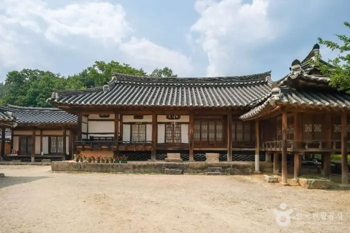 거창 동계종택 · 관광지
