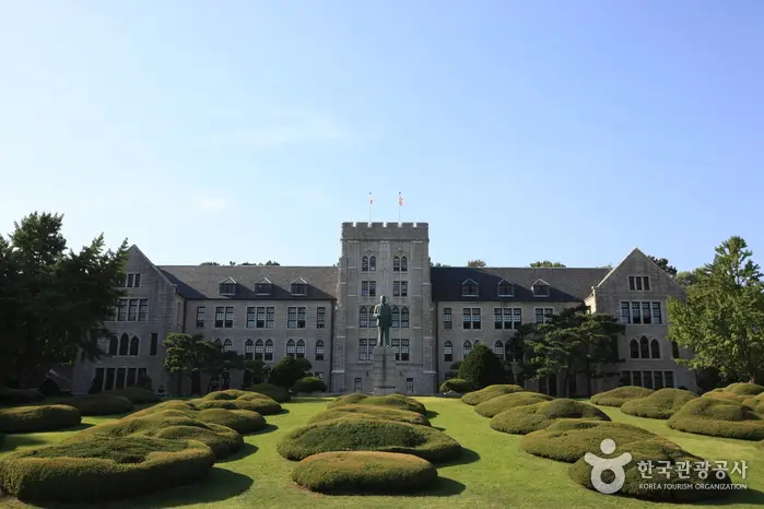 서울 고려대학교 본관 · 관광지