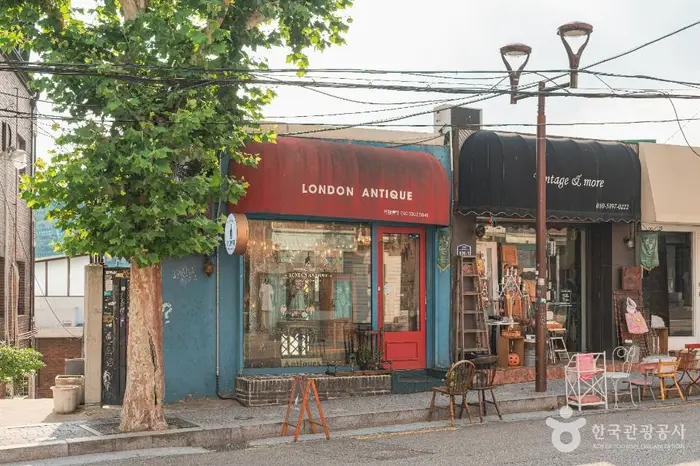 이태원 앤틱 가구거리 · 관광지
