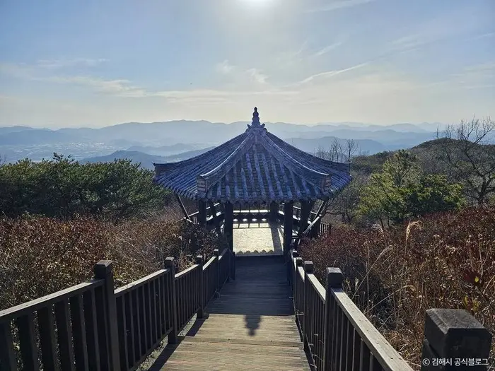 신어산 · 관광지