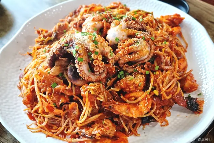 옥수해물찜칼국수 · 음식점