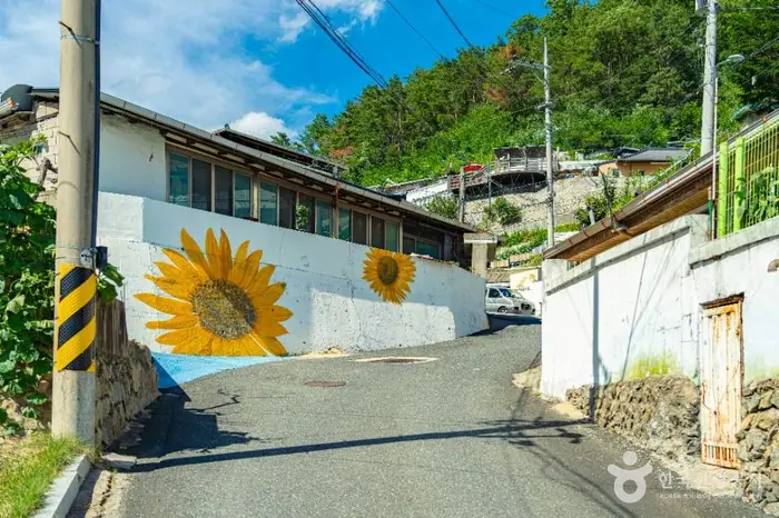 신세동 벽화마을 · 관광지
