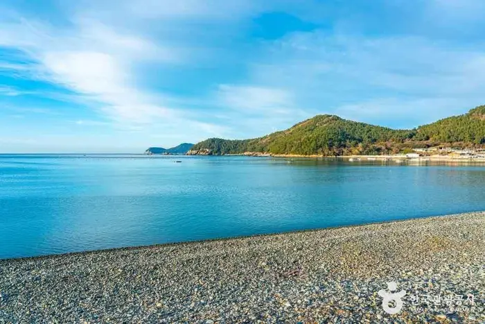 진산리해수욕장 · 관광지