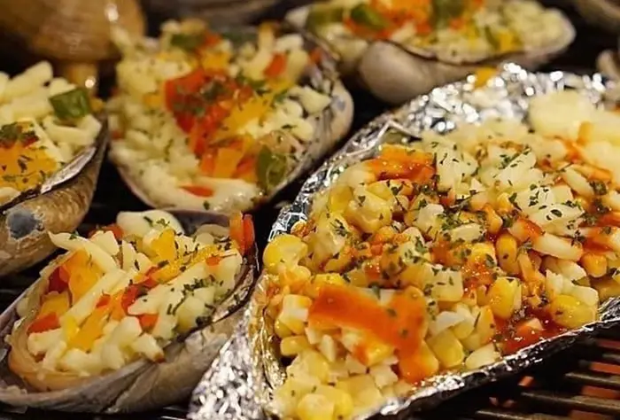부산조개창고 · 음식점