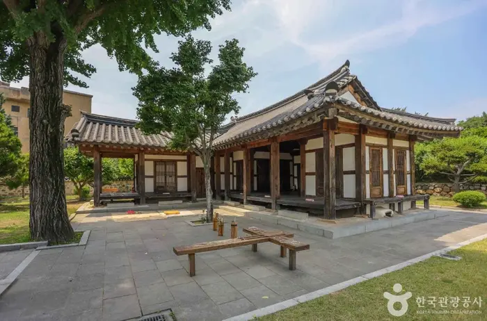 울산동헌 및 내아 · 관광지