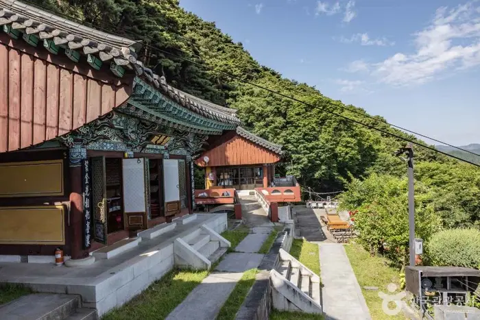 현암사(충북) · 관광지