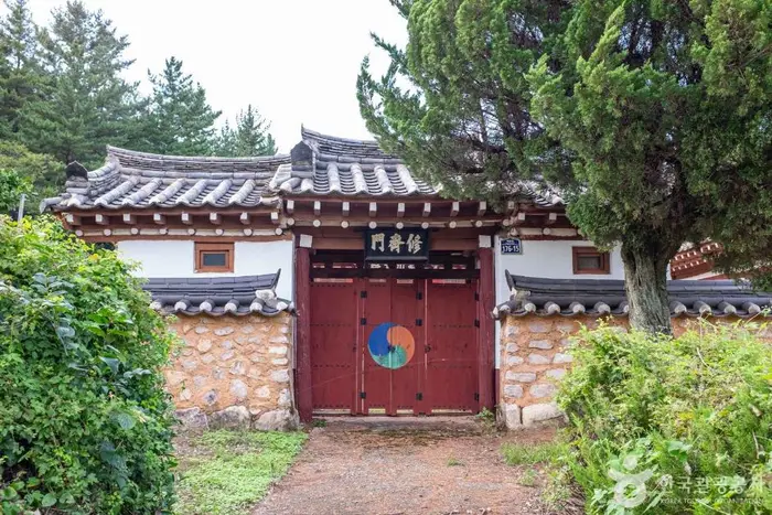 직천서원 · 관광지