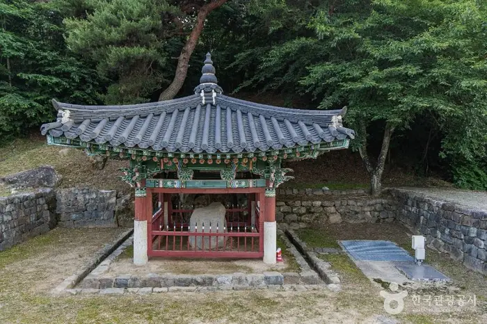 사천 흥사리 매향비 · 관광지