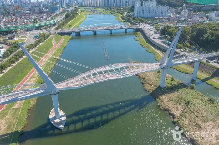 양산천 구름다리 · 관광지