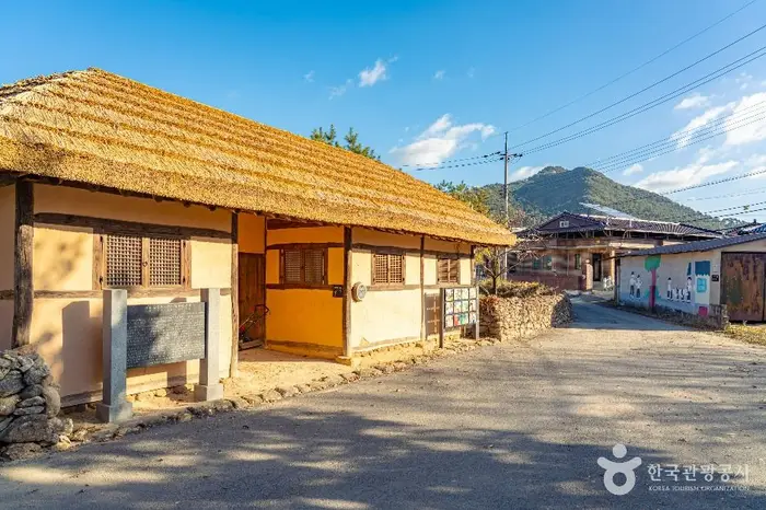 동편제탯자리 · 관광지