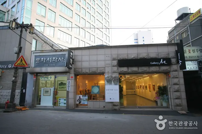 갤러리 엠 · 문화시설