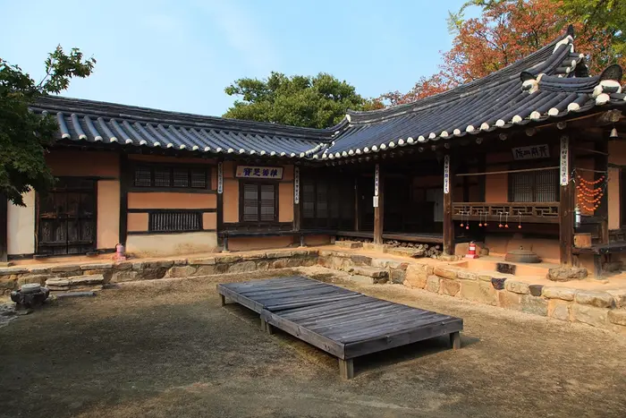 아산 외암마을 건재고택 · 관광지
