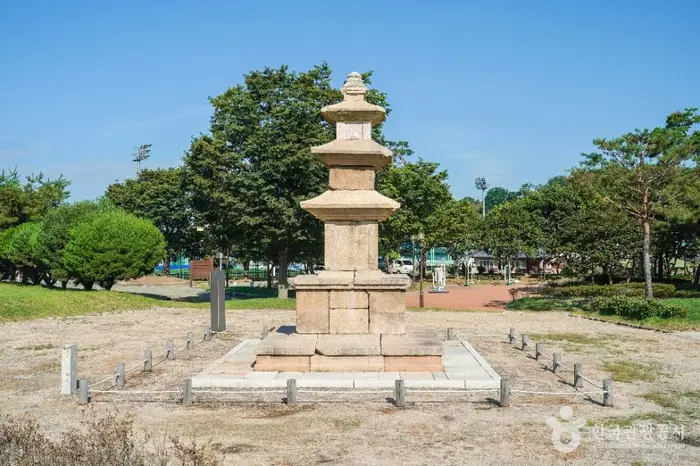 창녕 술정리 서 삼층석탑 · 관광지