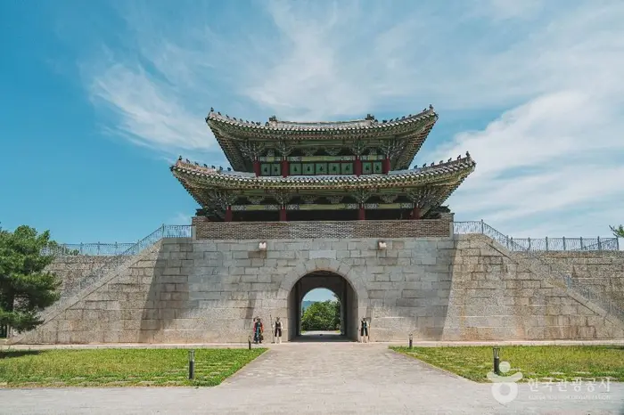 영남제일관 · 관광지