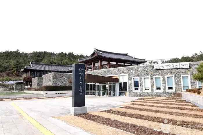 땅끝순례문학관 · 문화시설