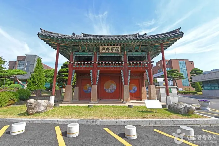 서산관아문 및 외동헌 · 관광지