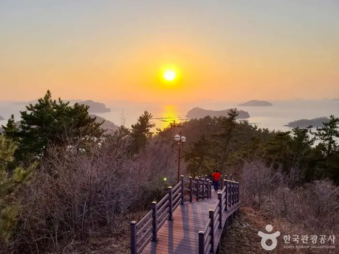 세방낙조 전망대 · 관광지