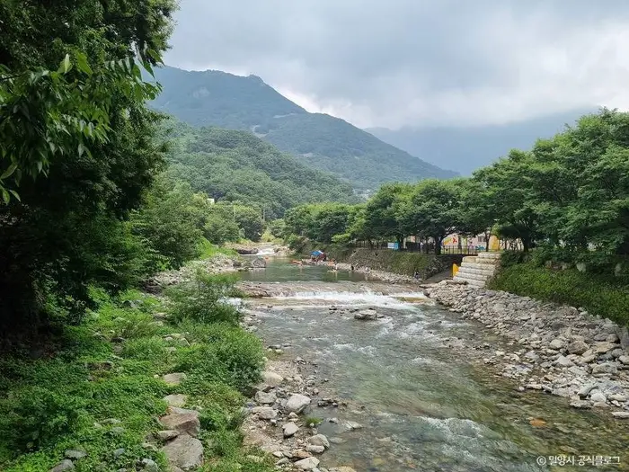 표충사 계곡 · 관광지