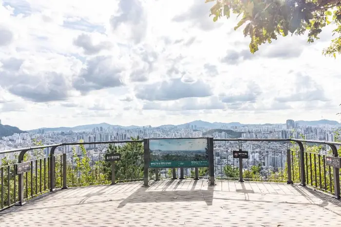 봉화산(서울) · 관광지