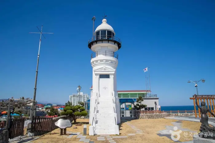 주문진 등대 · 관광지
