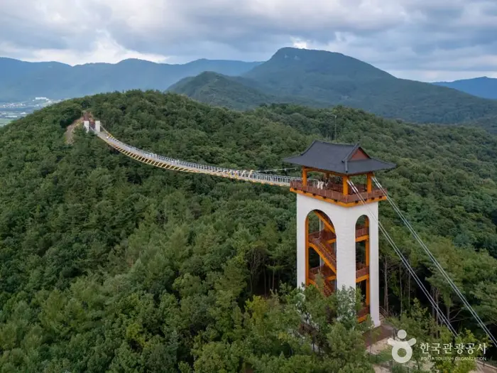 봉명산 출렁다리 · 관광지