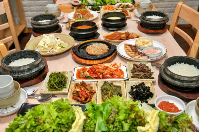 황금뜰 한정식 · 음식점