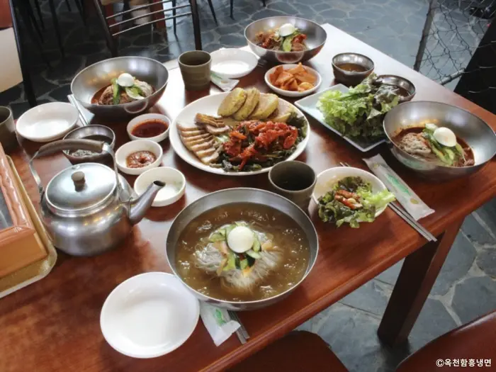 옥천함흥냉면 · 음식점