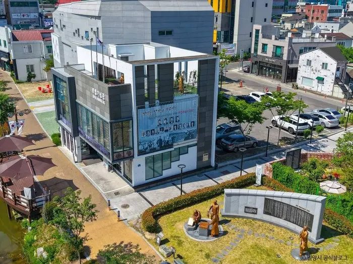 밀양의열기념관 · 문화시설