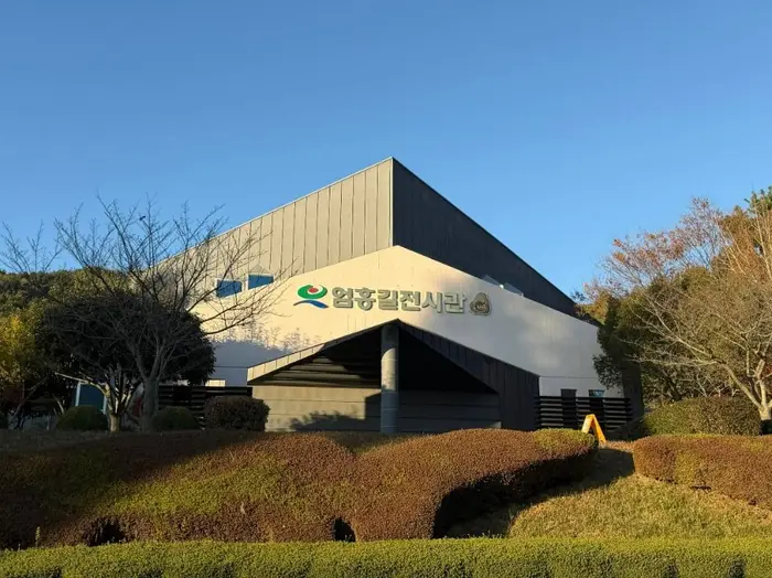 엄홍길전시관 · 문화시설