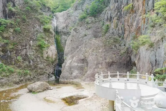 옥계폭포 · 관광지
