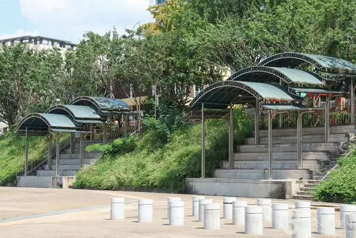 망원유수지체육공원 · 관광지