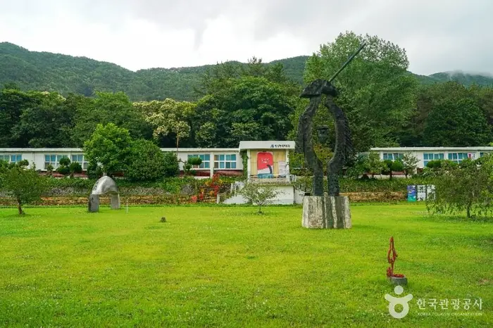 마산현대미술관 · 문화시설