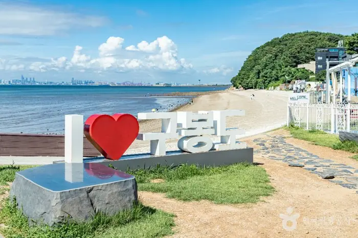 구봉솔숲해수욕장 · 관광지