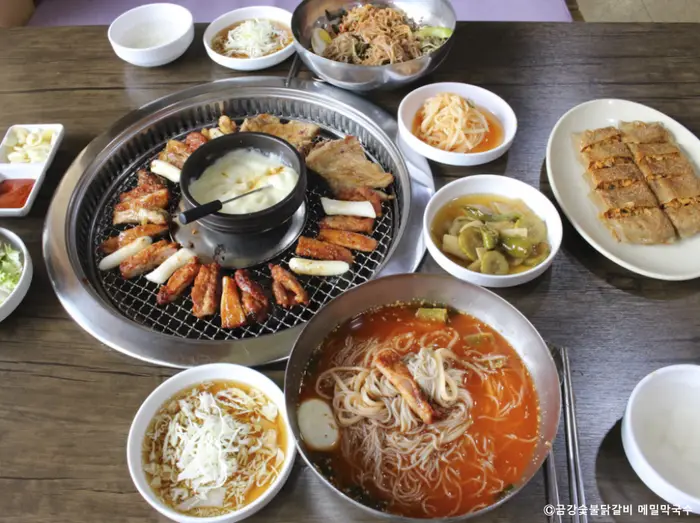금강숯불닭갈비 메밀막국수 · 음식점