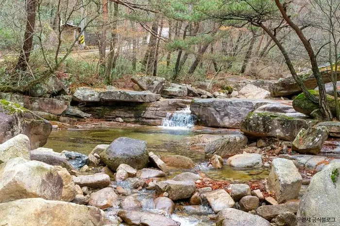대야산 용추계곡 · 관광지