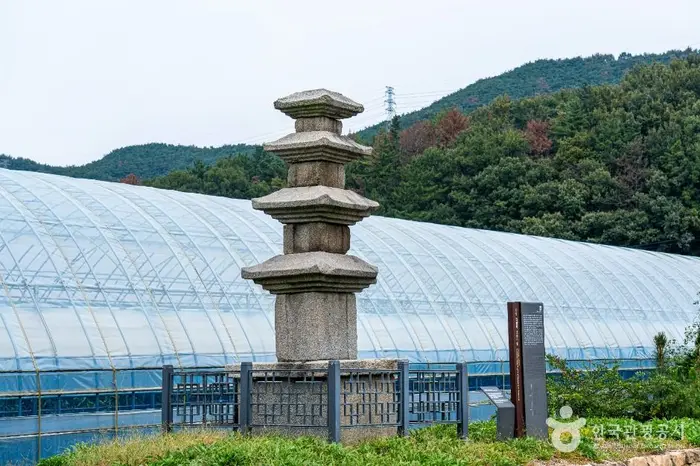 진원리 오층석탑 · 관광지
