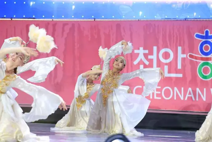 천안흥타령춤축제 포스터 사진 2