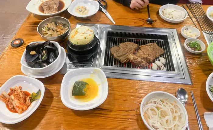 돼지갈비육미촌 평택본점 · 음식점