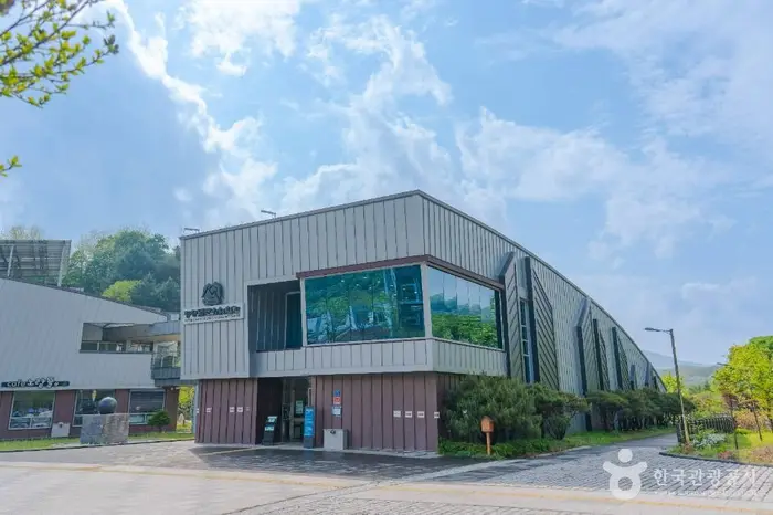 평창돌문화체험관 · 문화시설