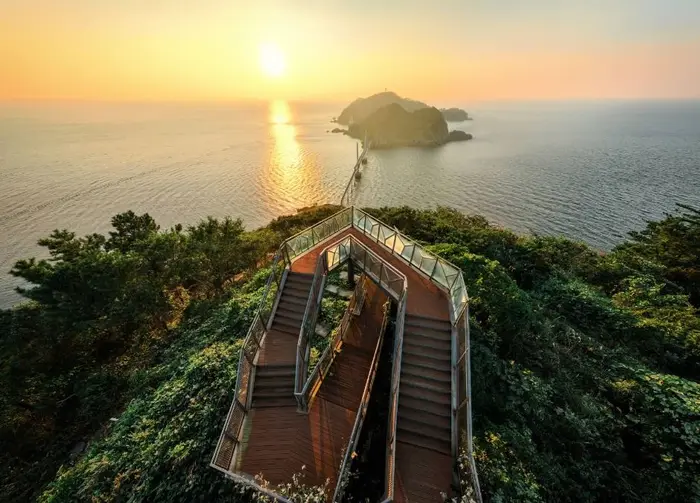 명도 · 관광지