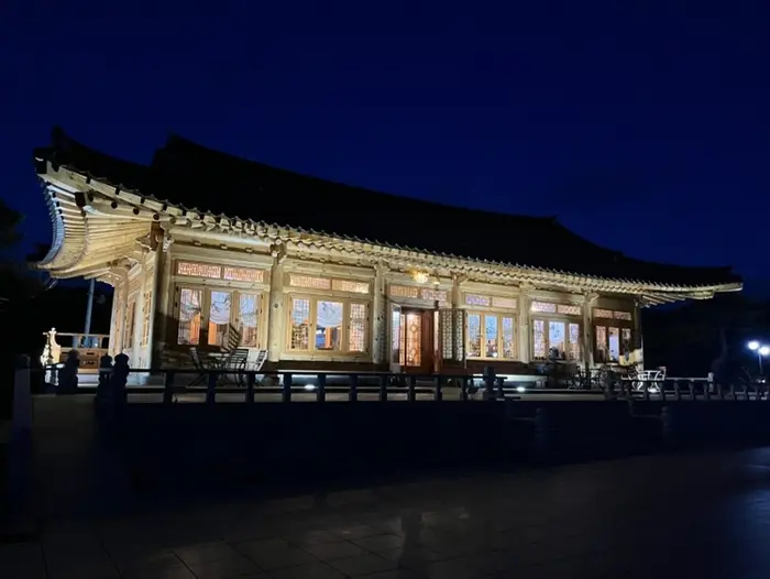 카페운암 · 음식점
