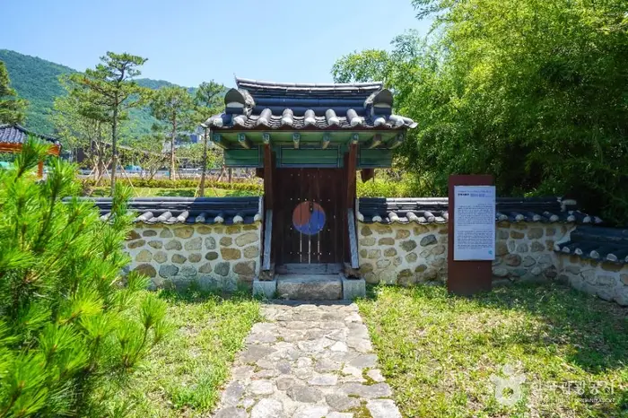 진주강씨모열각 · 관광지