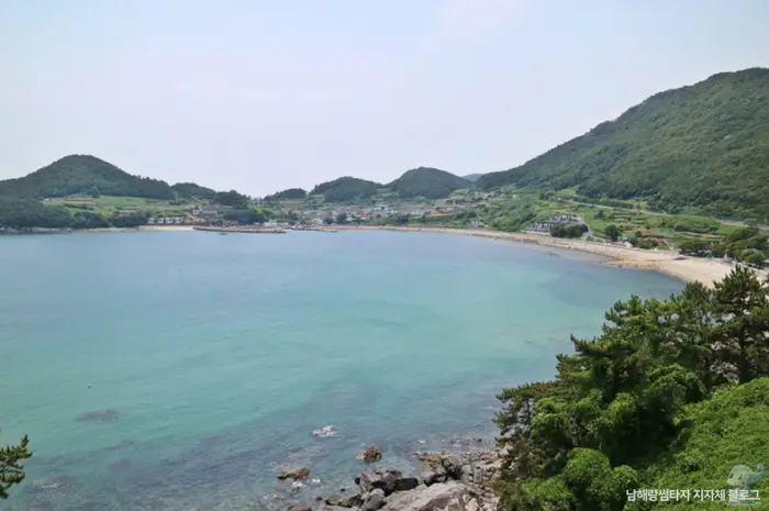 천하몽돌해수욕장 · 관광지