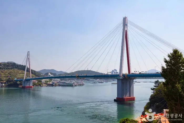 돌산대교 · 관광지