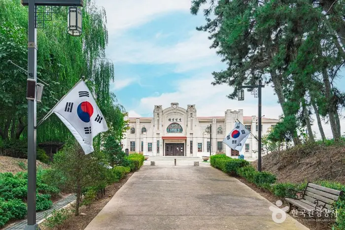 아리랑문학마을 · 관광지